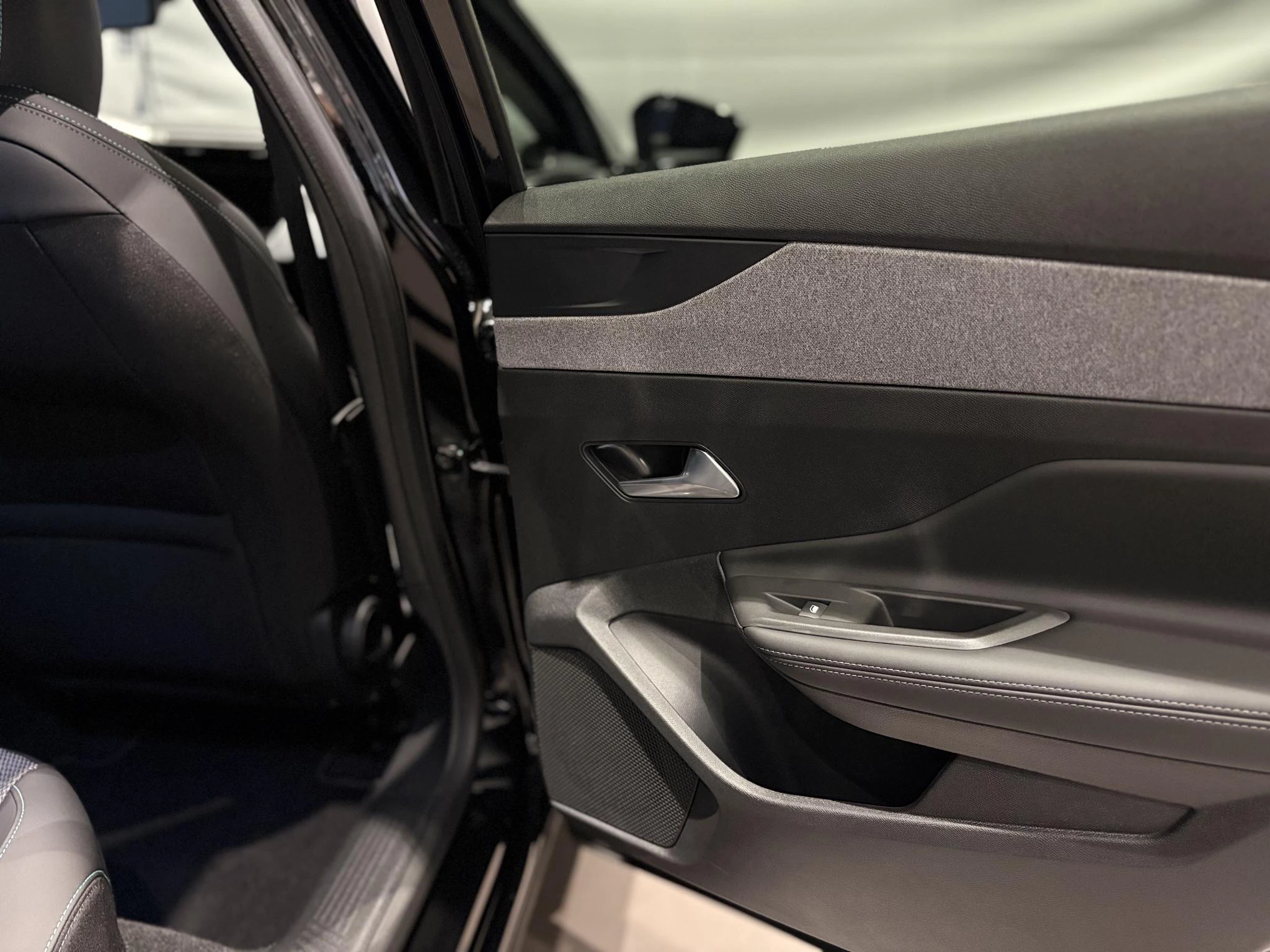 Peugeot-408-image-14