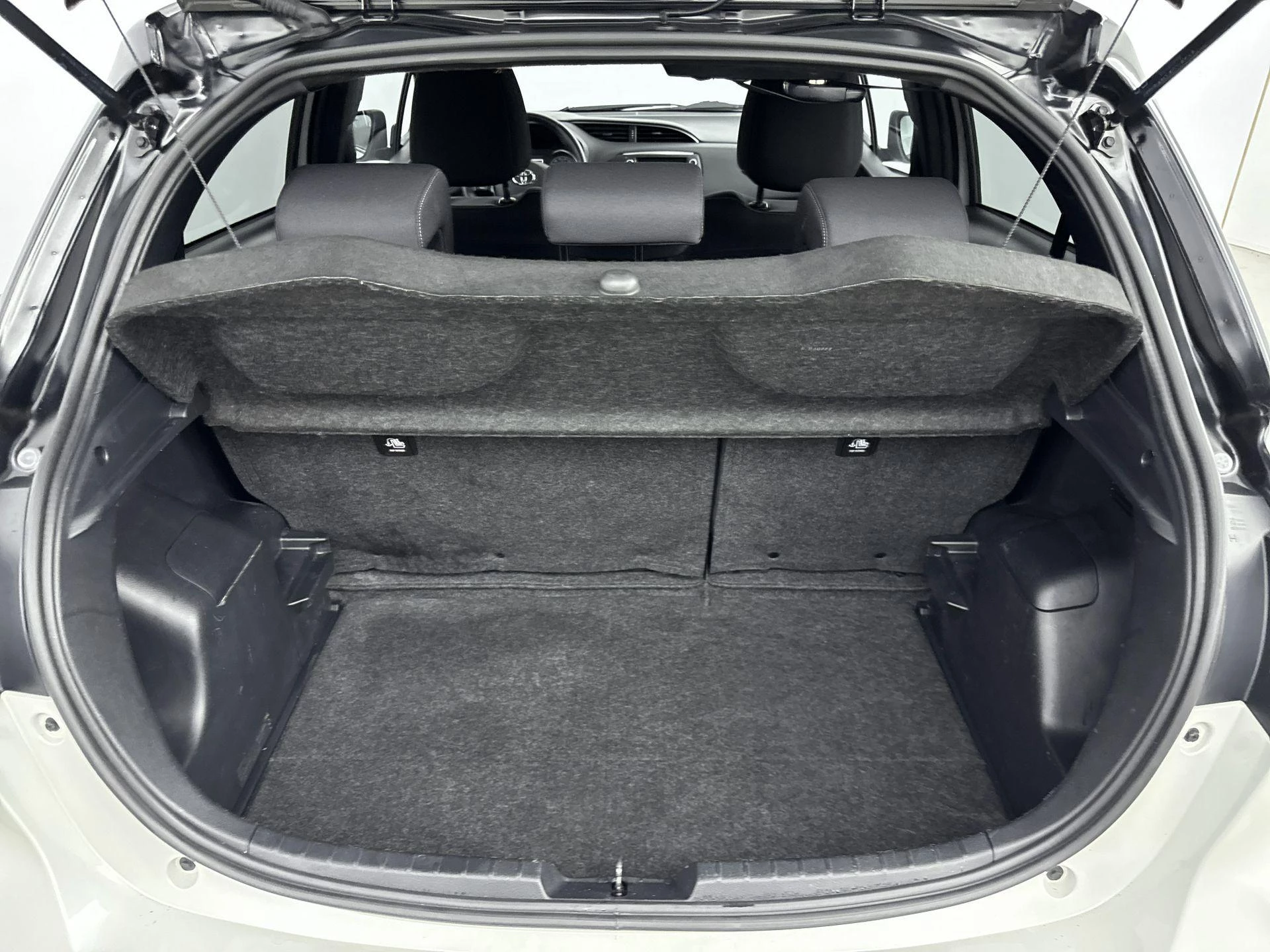 Toyota-Yaris-image-10