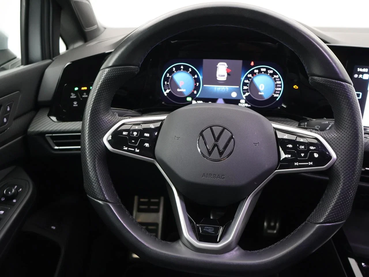Volkswagen-Golf-image-17