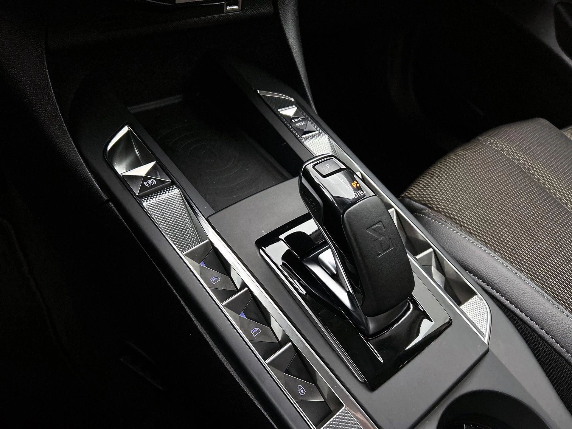 DS DS 3 Crossback E-Tense So Chic 50 kWh