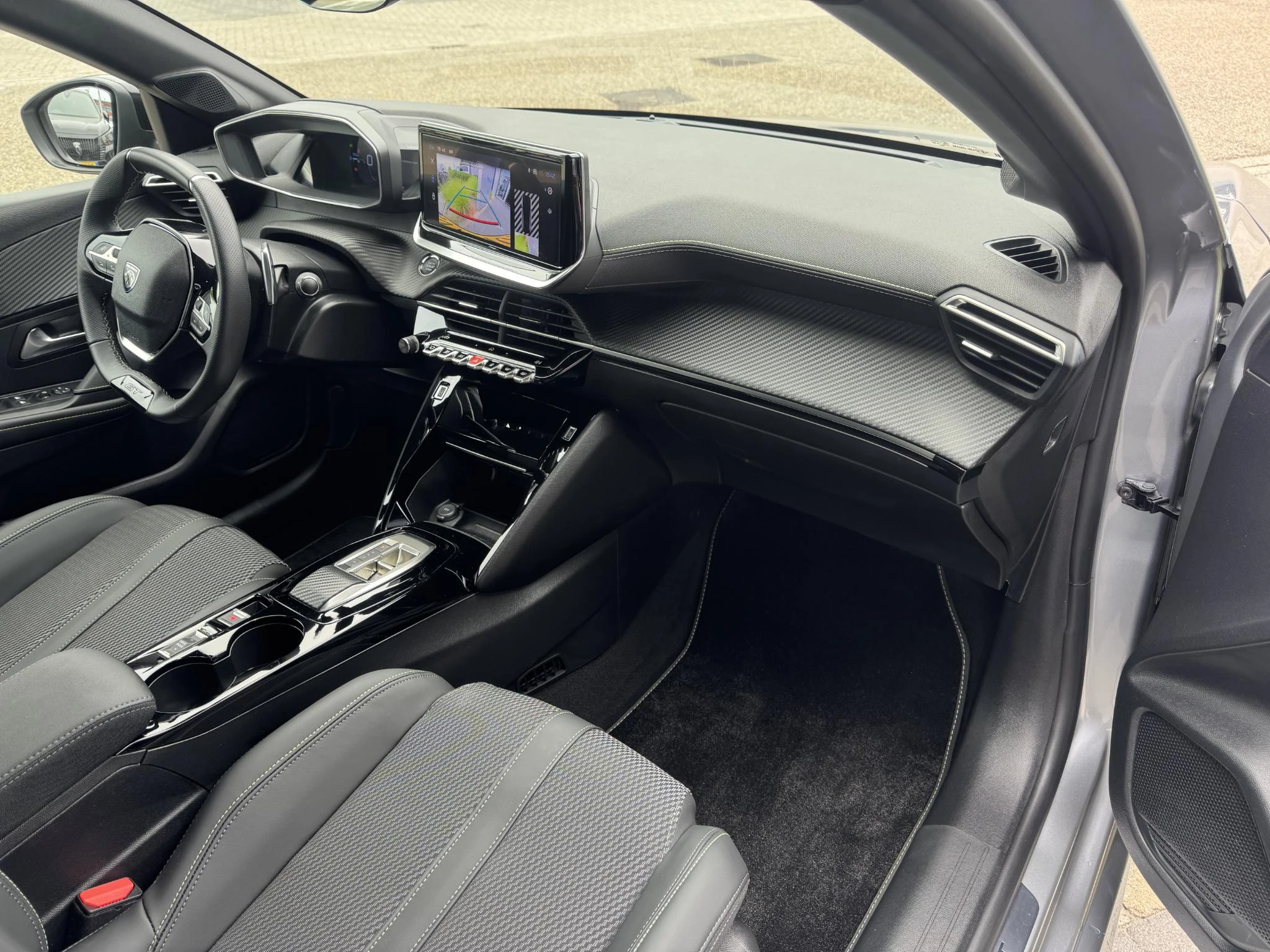 Peugeot-208-image-16