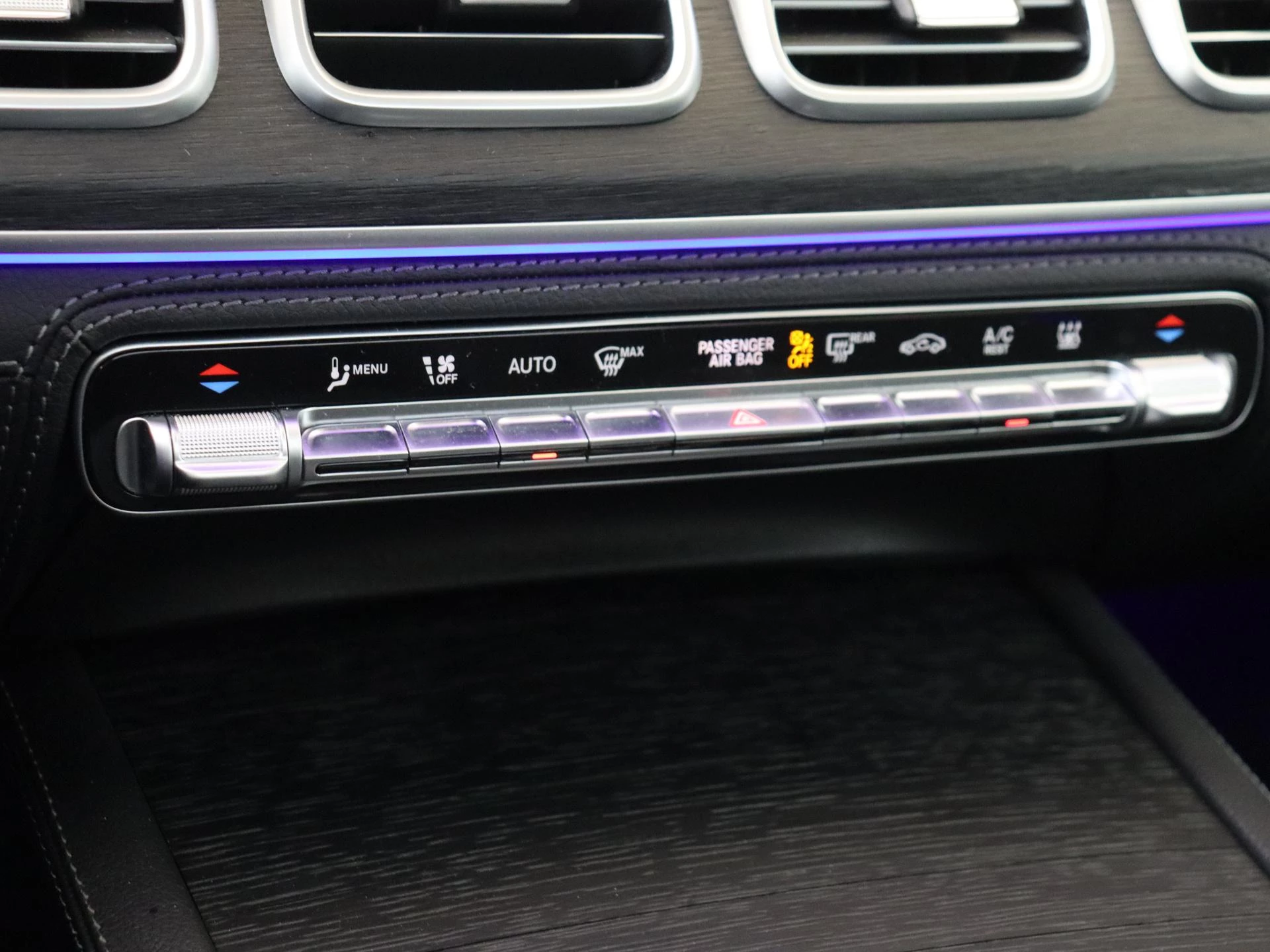 Mercedes-Benz-GLE-image-30