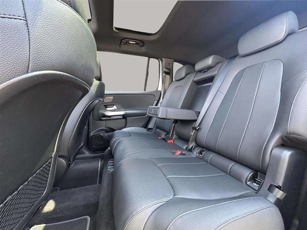 Mercedes-Benz-EQB-image-18