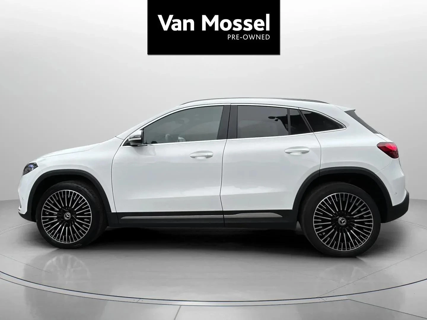 Mercedes-Benz-EQA-image-7