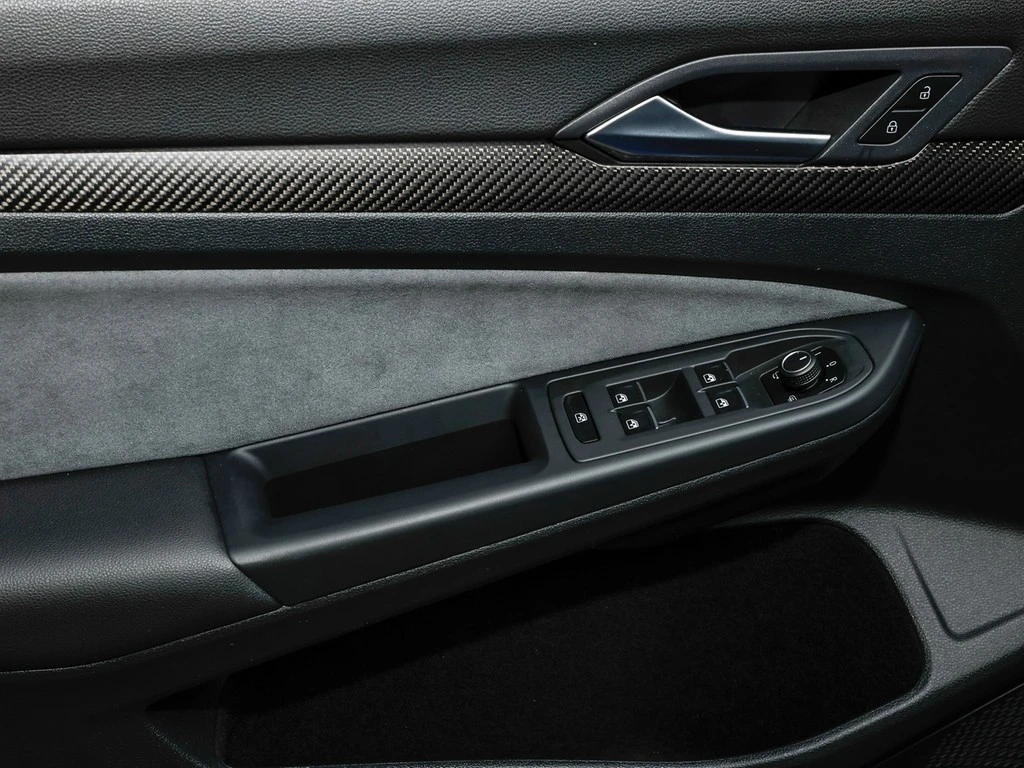 Volkswagen-Golf-image-13