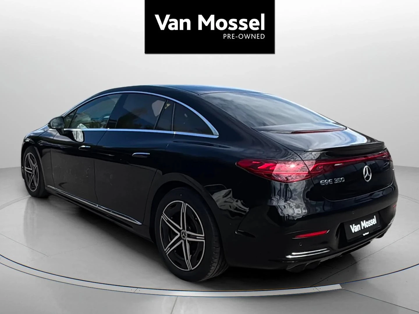 Mercedes-Benz-EQE-image-2