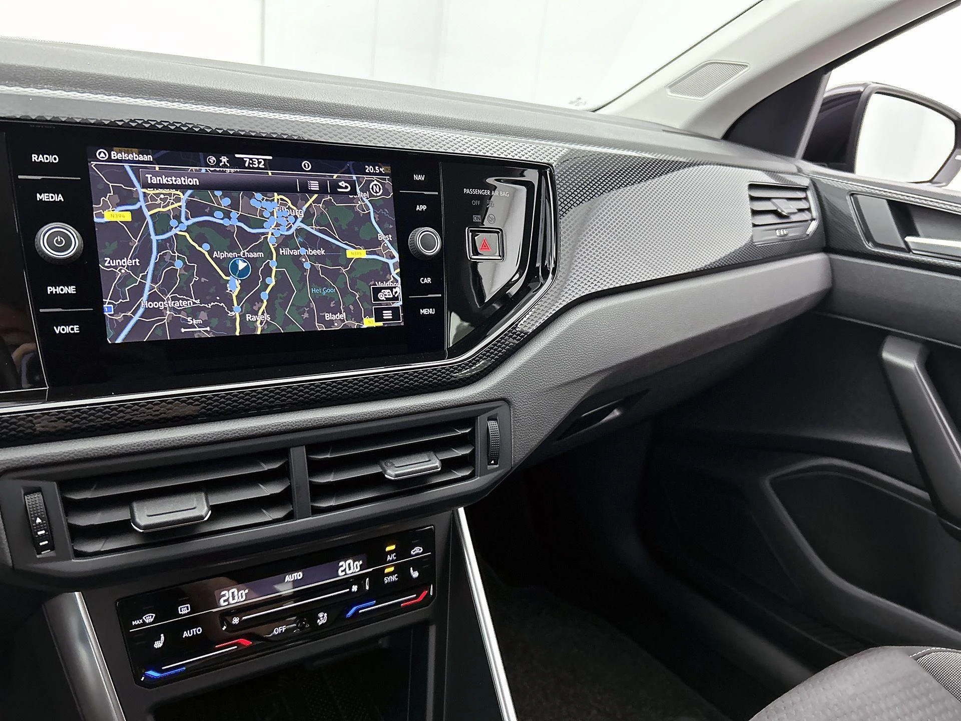 Volkswagen-Polo-image-6
