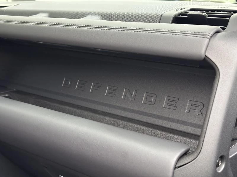 Land Rover Defender 110 P635 OCTA Black Edition AWD Auto. 26MY