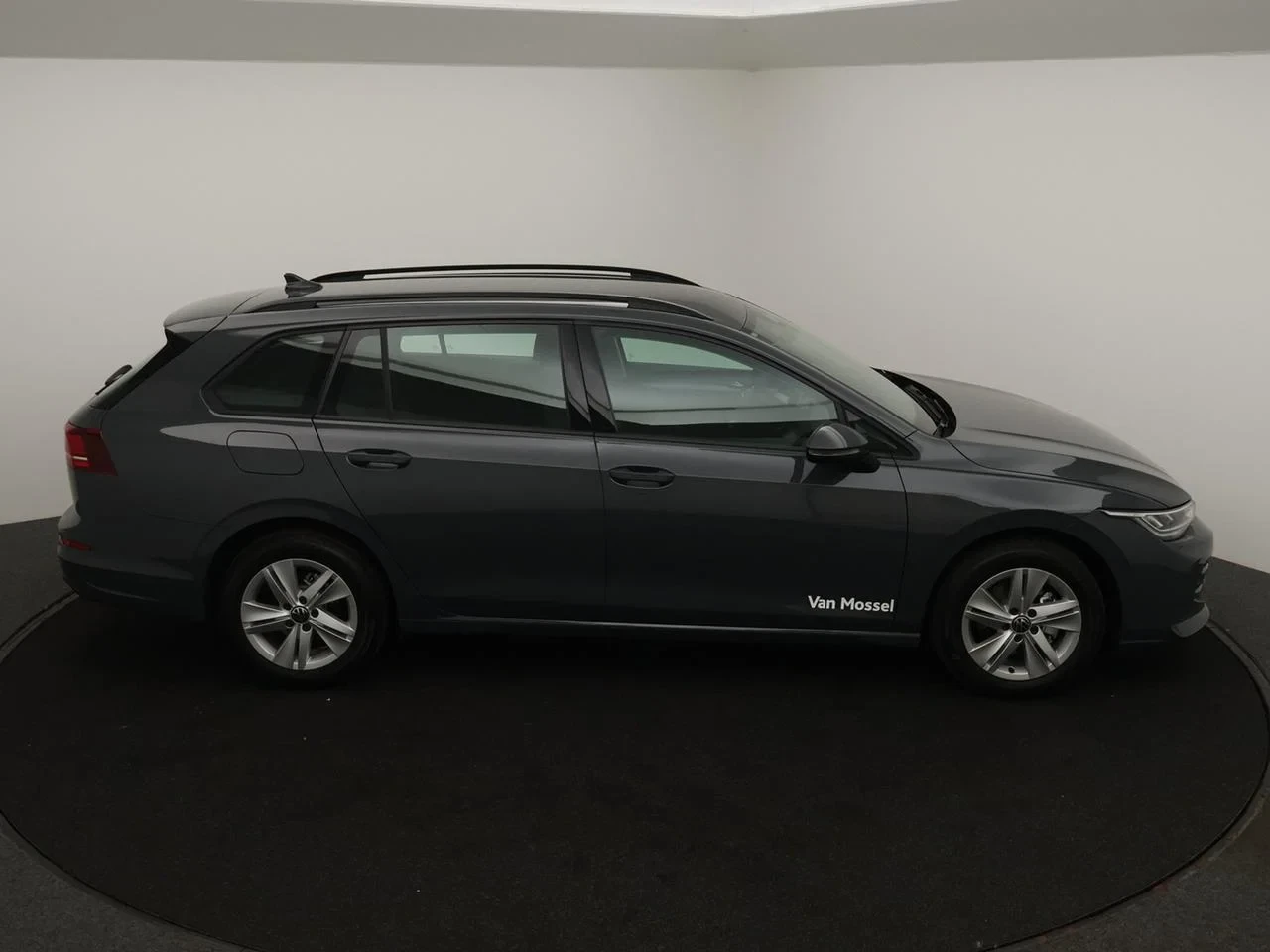 Volkswagen-Golf-image-7