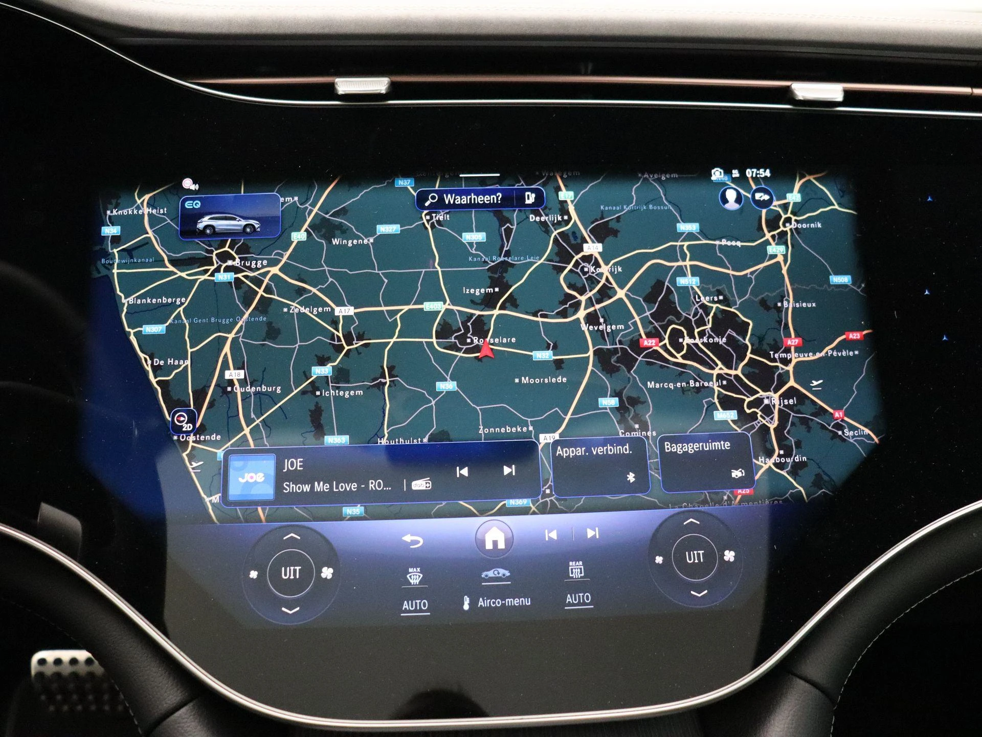 Mercedes-Benz-EQS-image-19