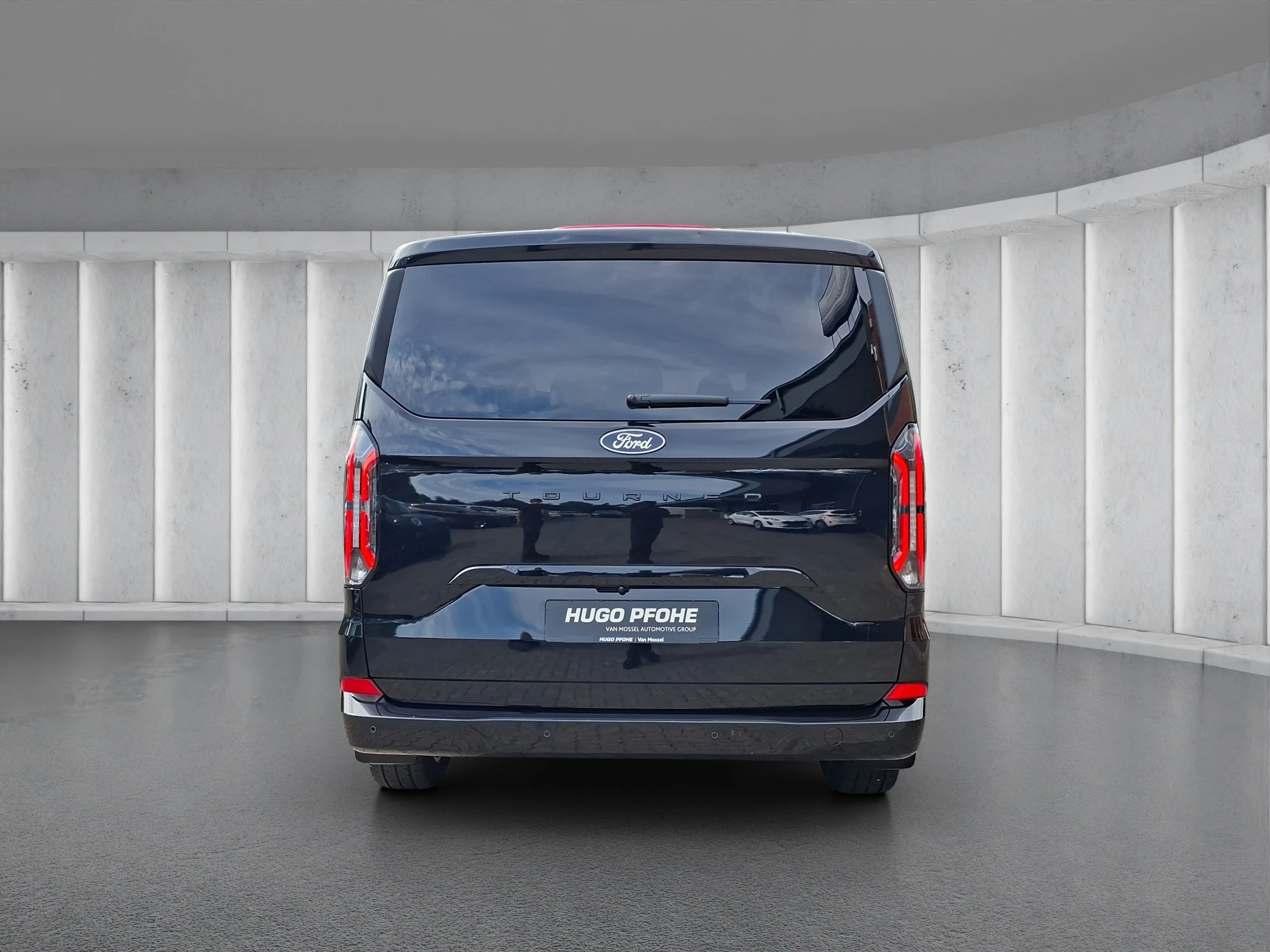 Ford-Tourneo Custom-image-3