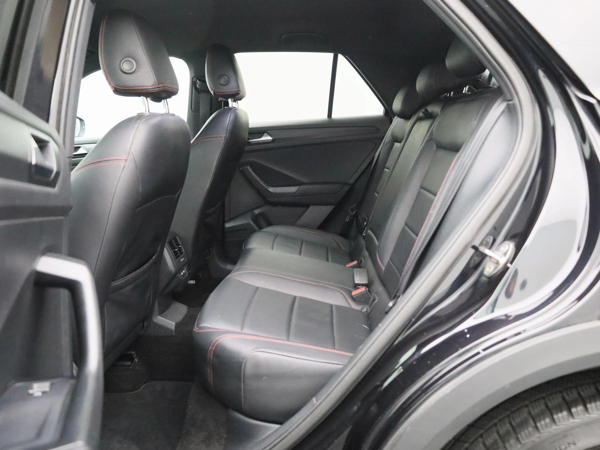 Volkswagen-T-Roc-image-11