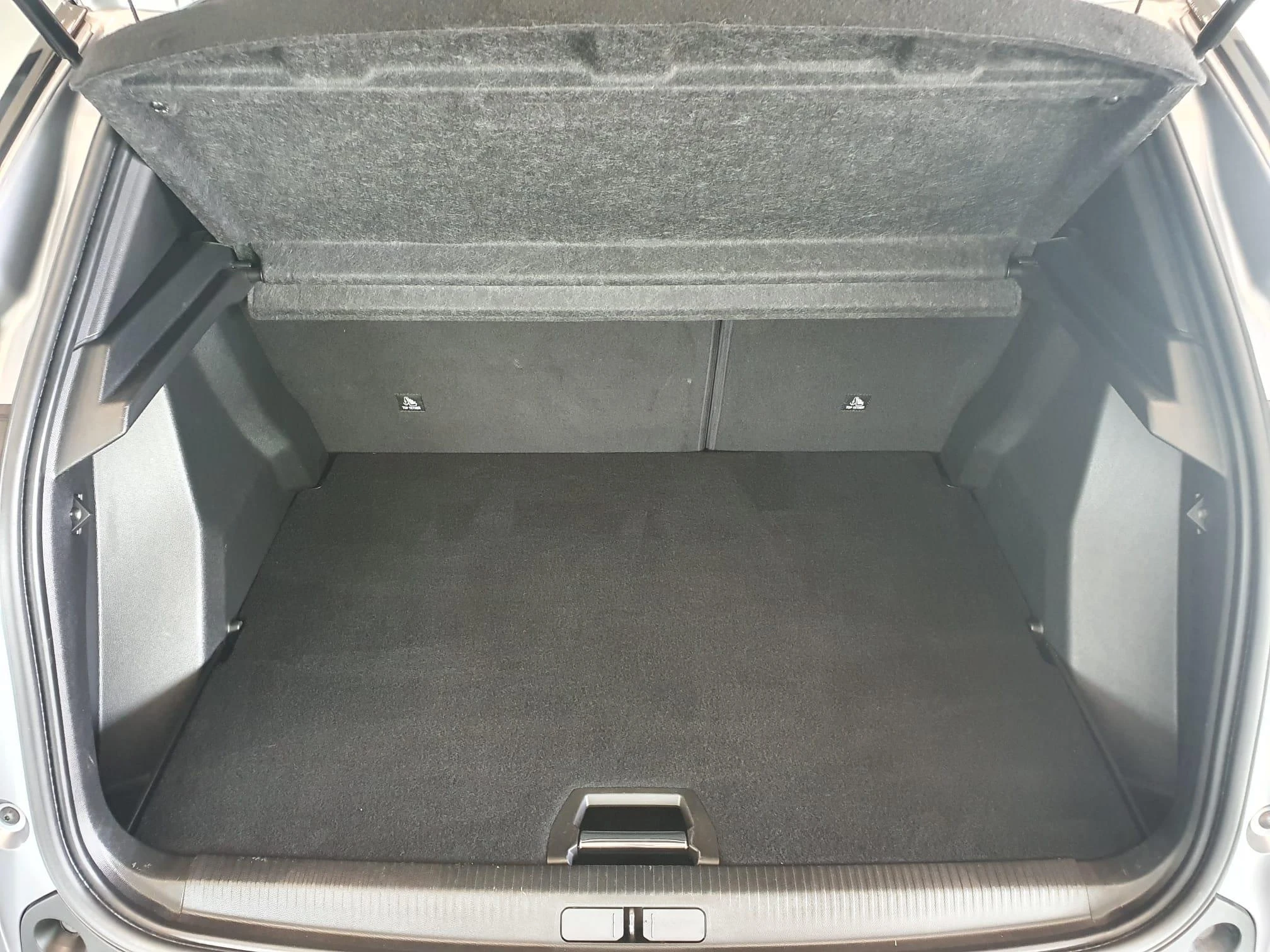 Peugeot-e-2008-image-29