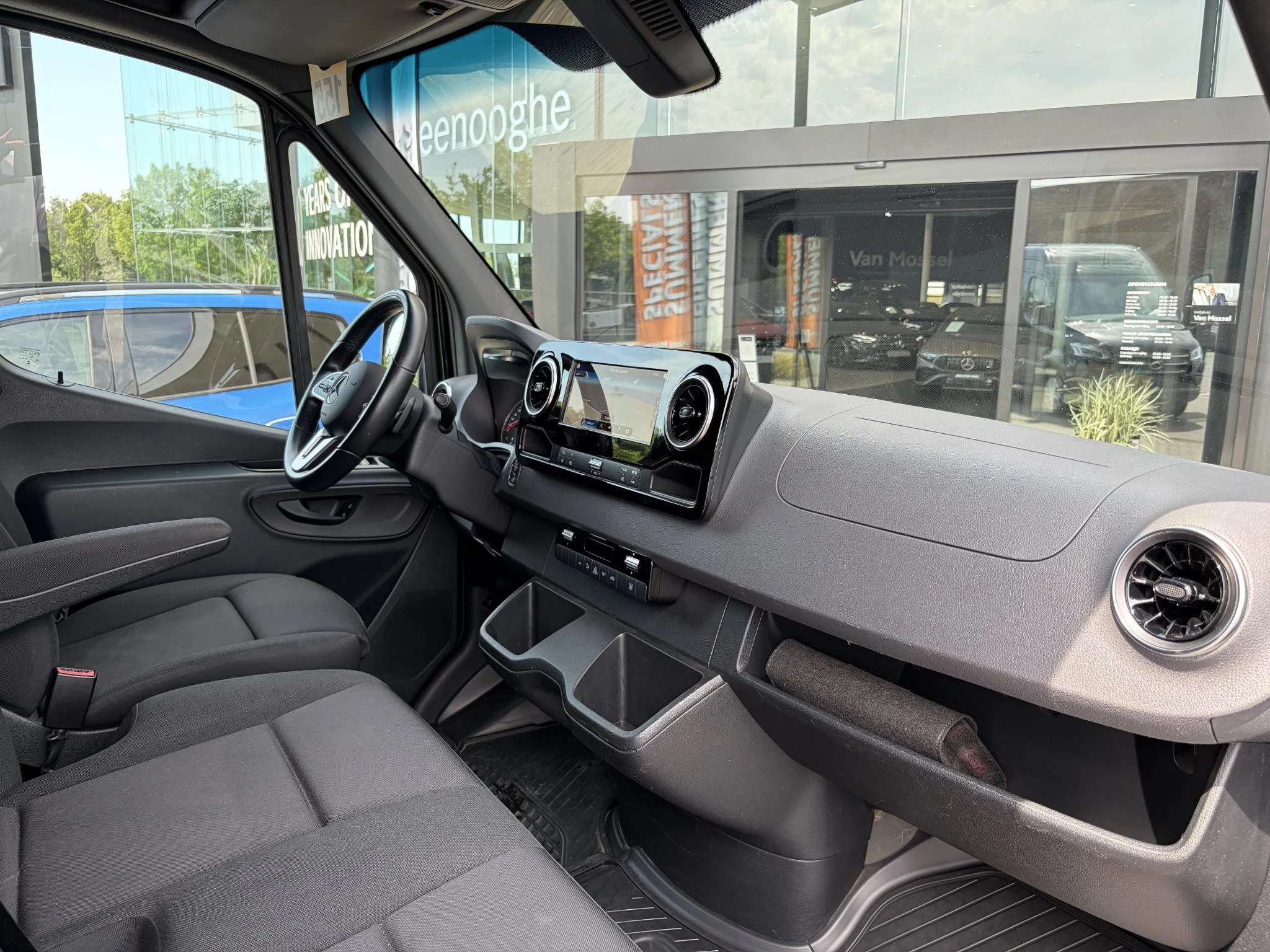 Mercedes-Benz Sprinter 319 CDI GB L2 RWD 3.5T