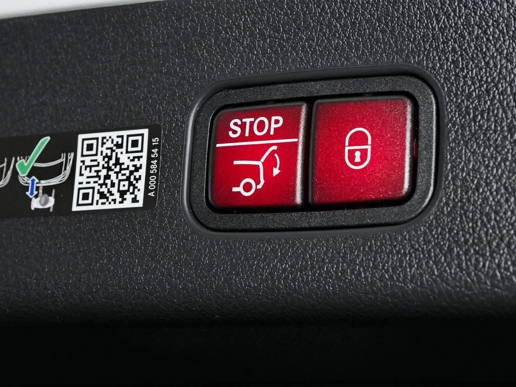 Mercedes-Benz-GLC 300 de-image-18