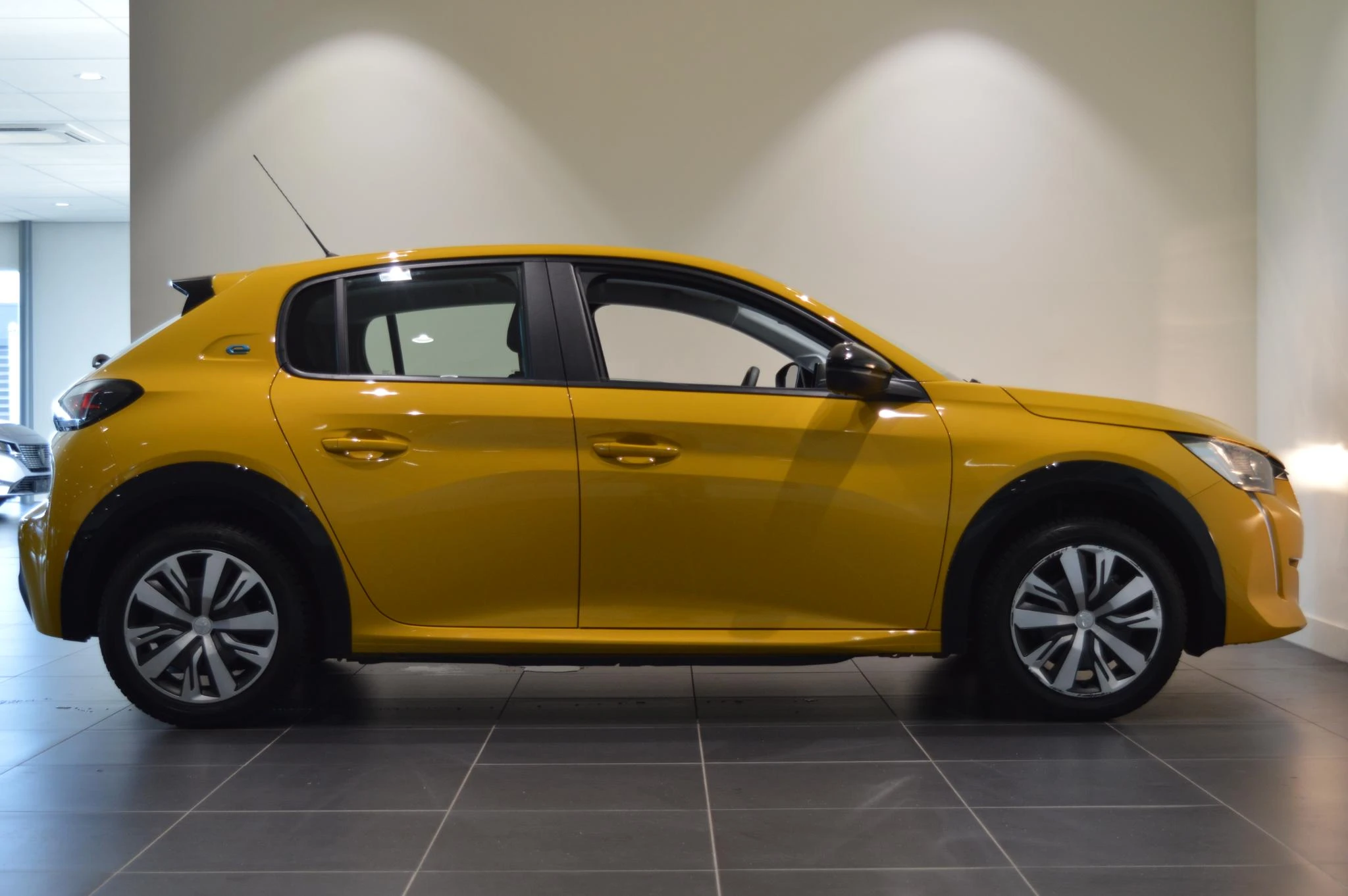 Peugeot-e-208-image-6