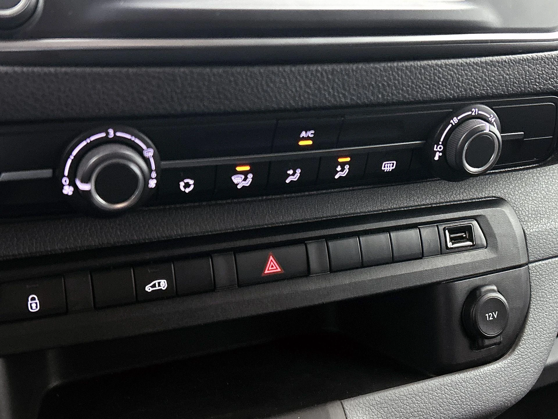 Opel-Vivaro-image-22