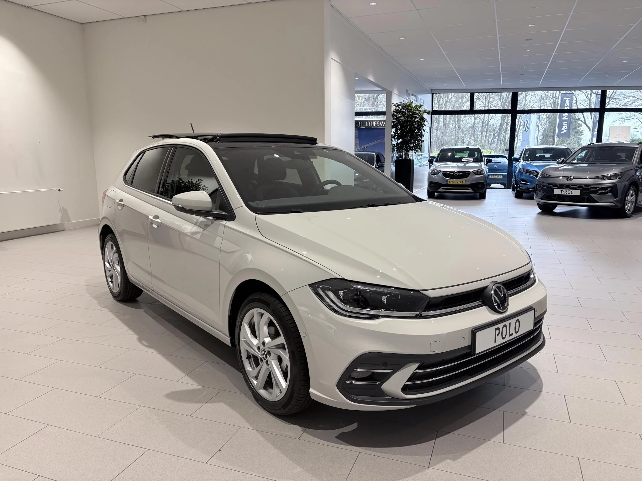 Volkswagen-Polo-image-7