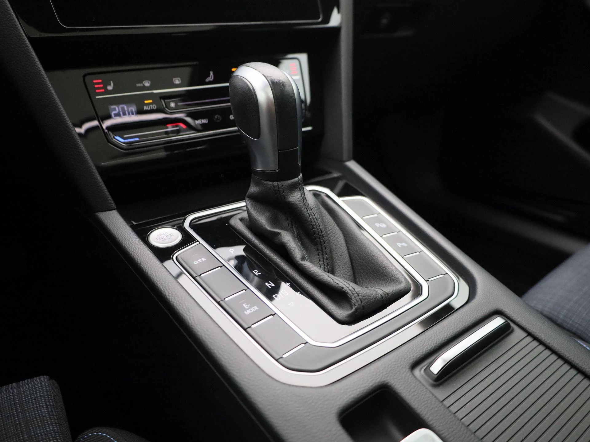 Volkswagen-Passat-image-18