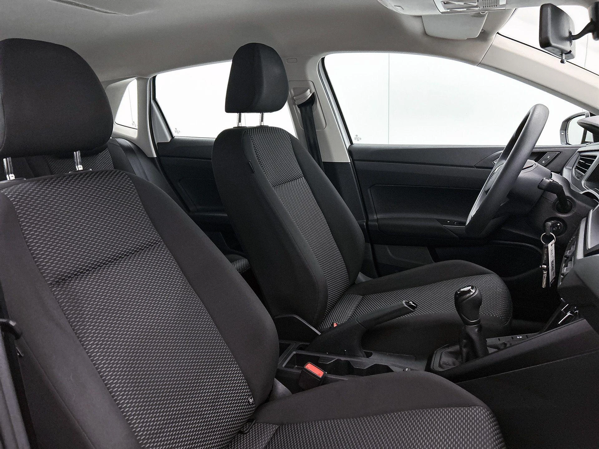 Volkswagen-Polo-image-31