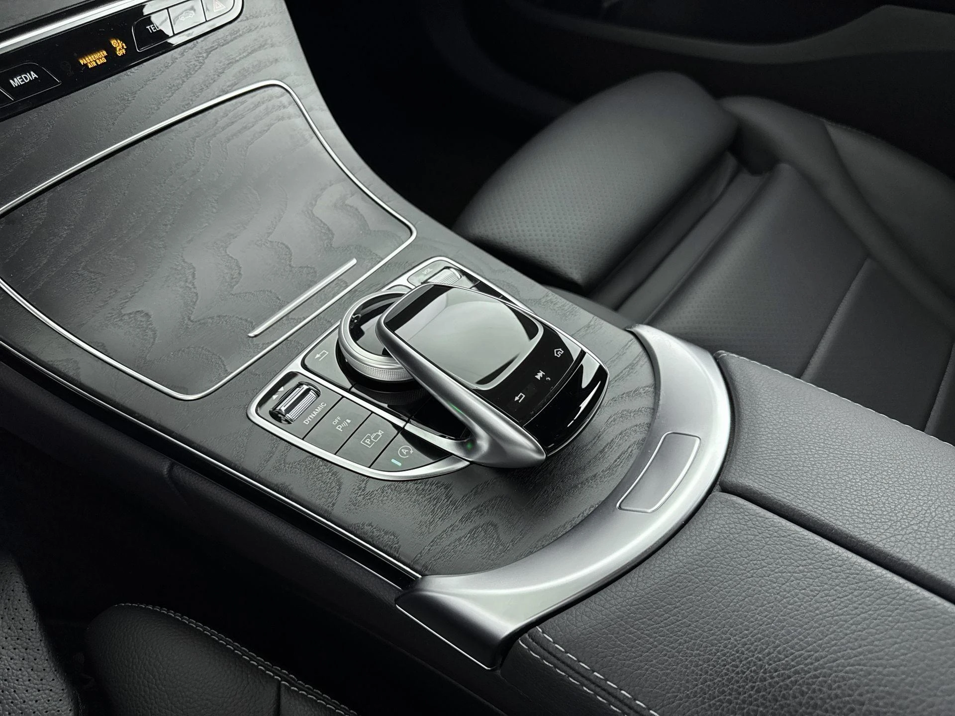 Mercedes-Benz-C-Klasse-image-7