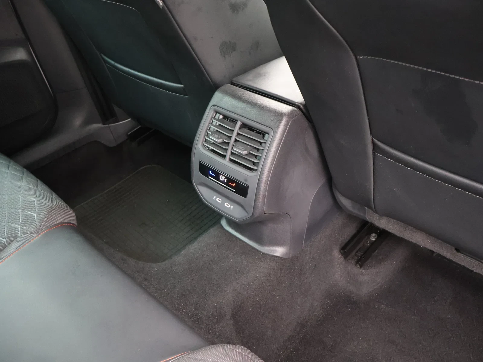 SEAT-Leon-image-12