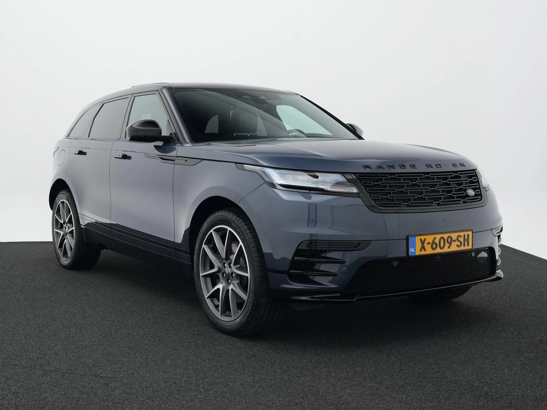 Land Rover-Range Rover Velar-image-13