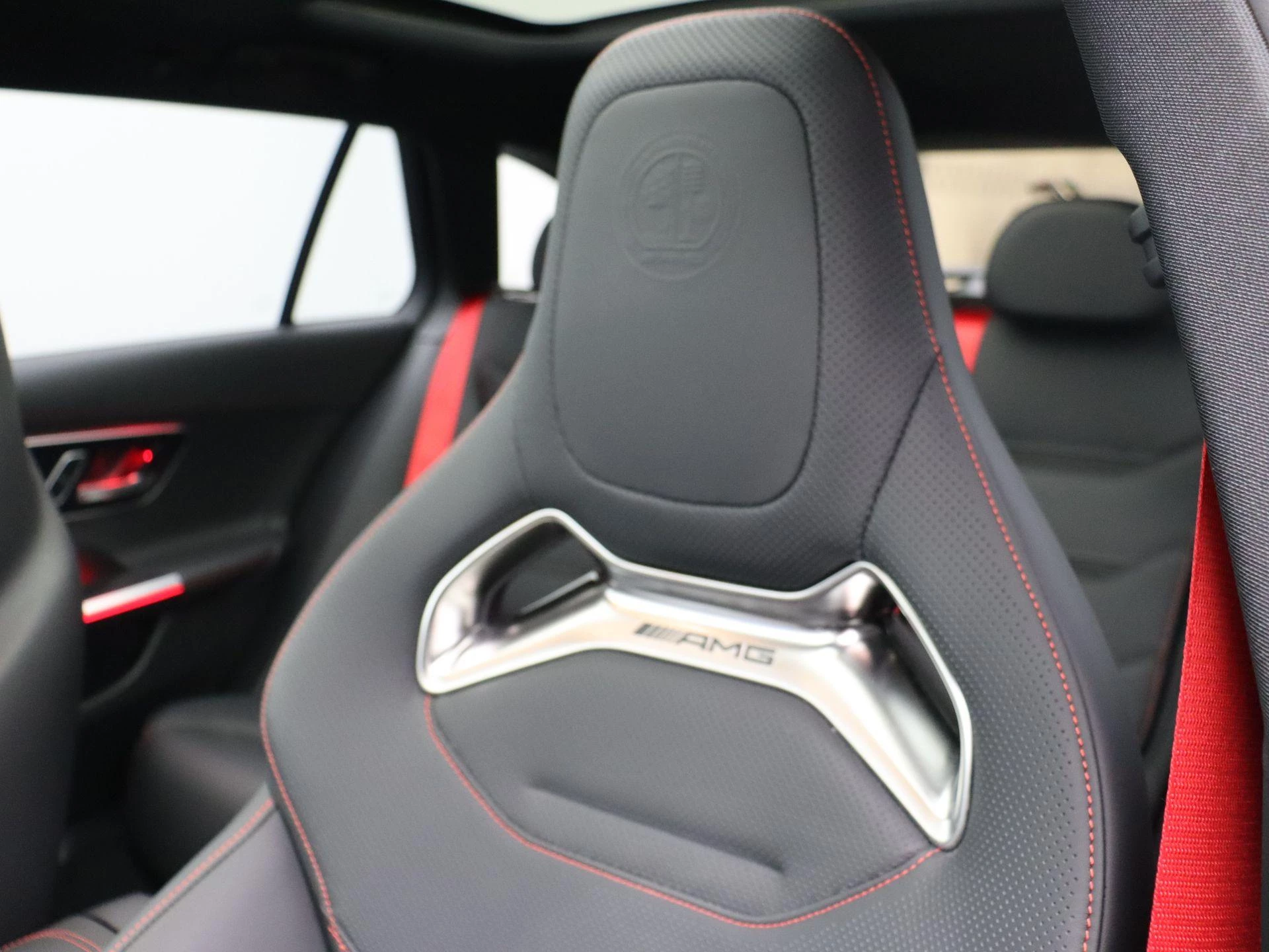 Mercedes-Benz-C-Klasse-image-16