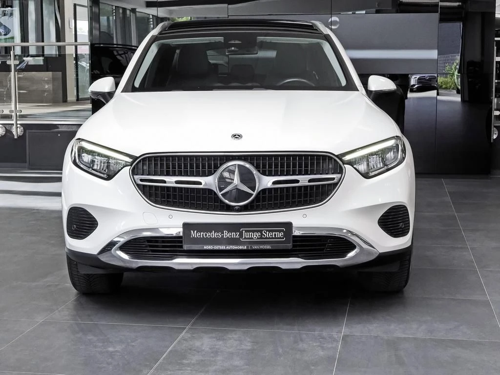 Mercedes-Benz-GLC 200-image-3