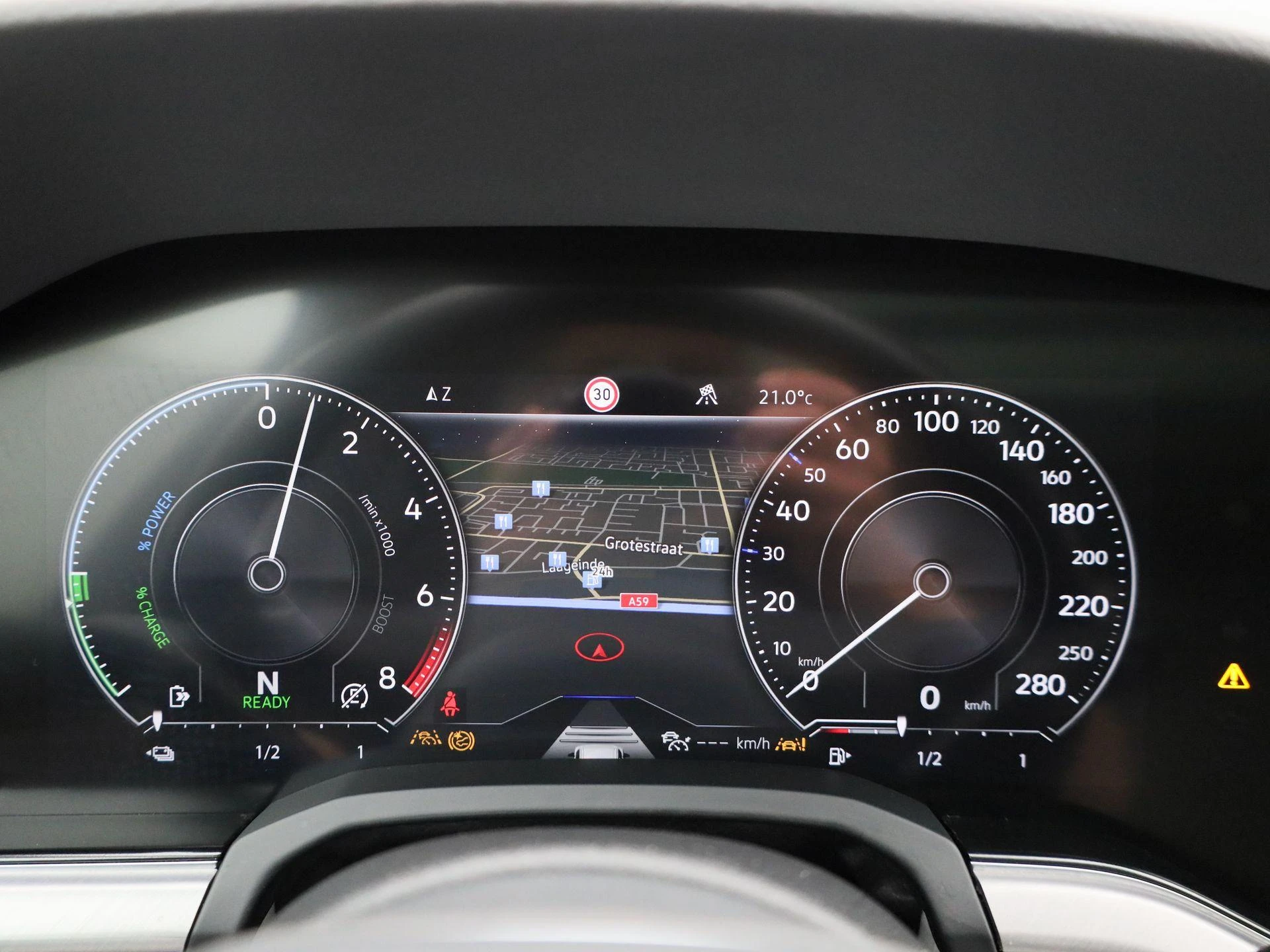 Volkswagen-Touareg-image-18