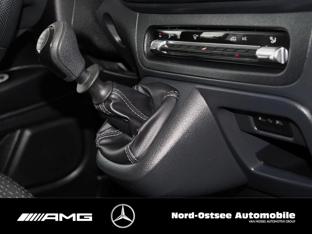 Mercedes-Benz-Vito-image-8