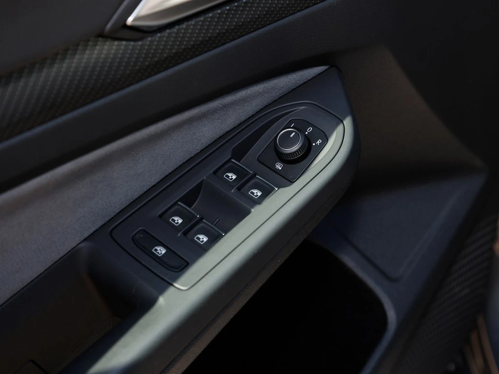 Volkswagen-Golf-image-8