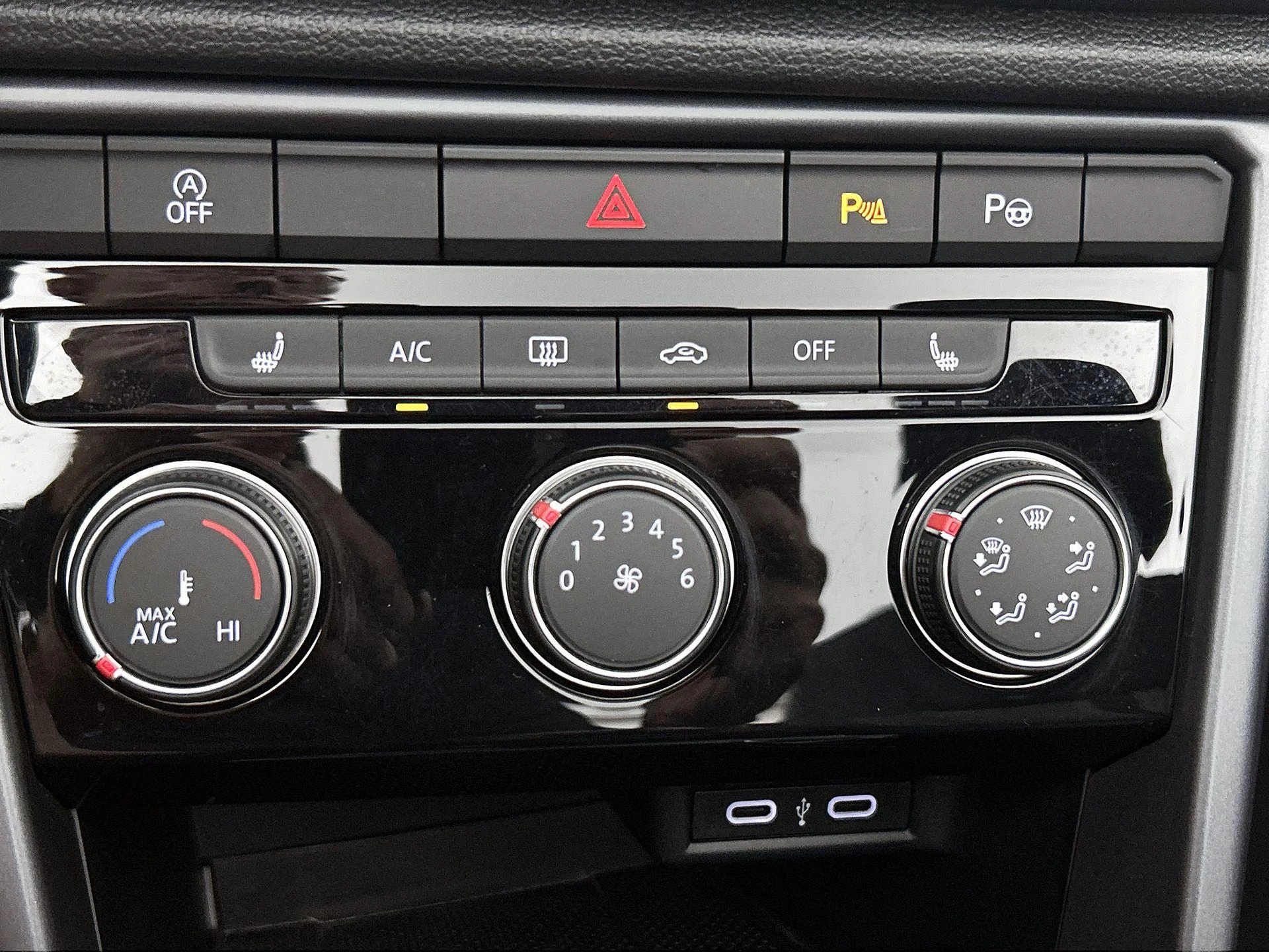 Volkswagen-T-Roc-image-23