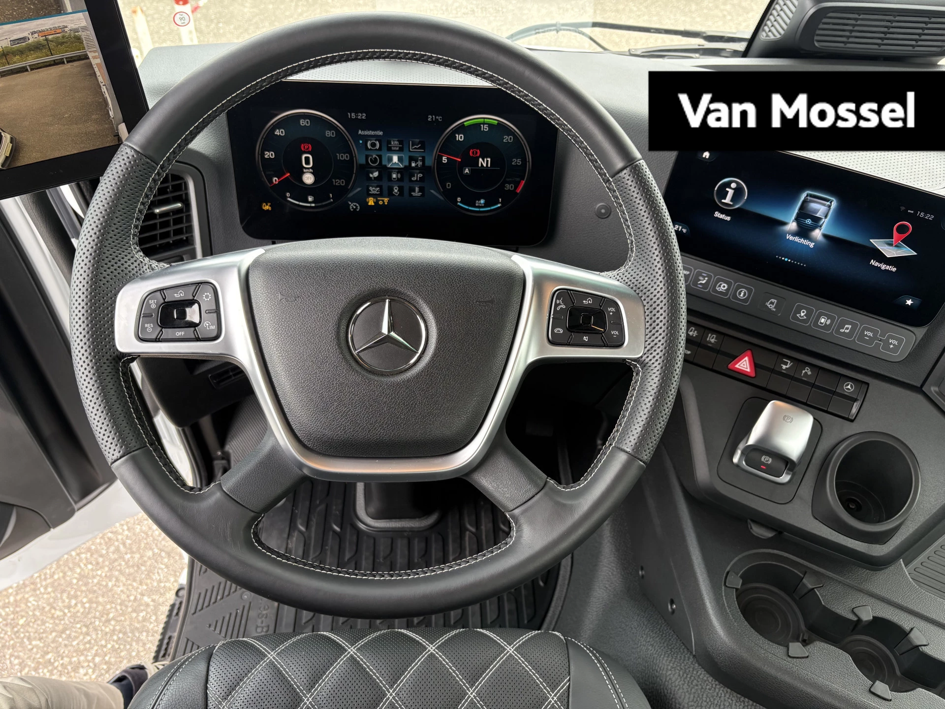 Mercedes-Benz-Actros-image-5