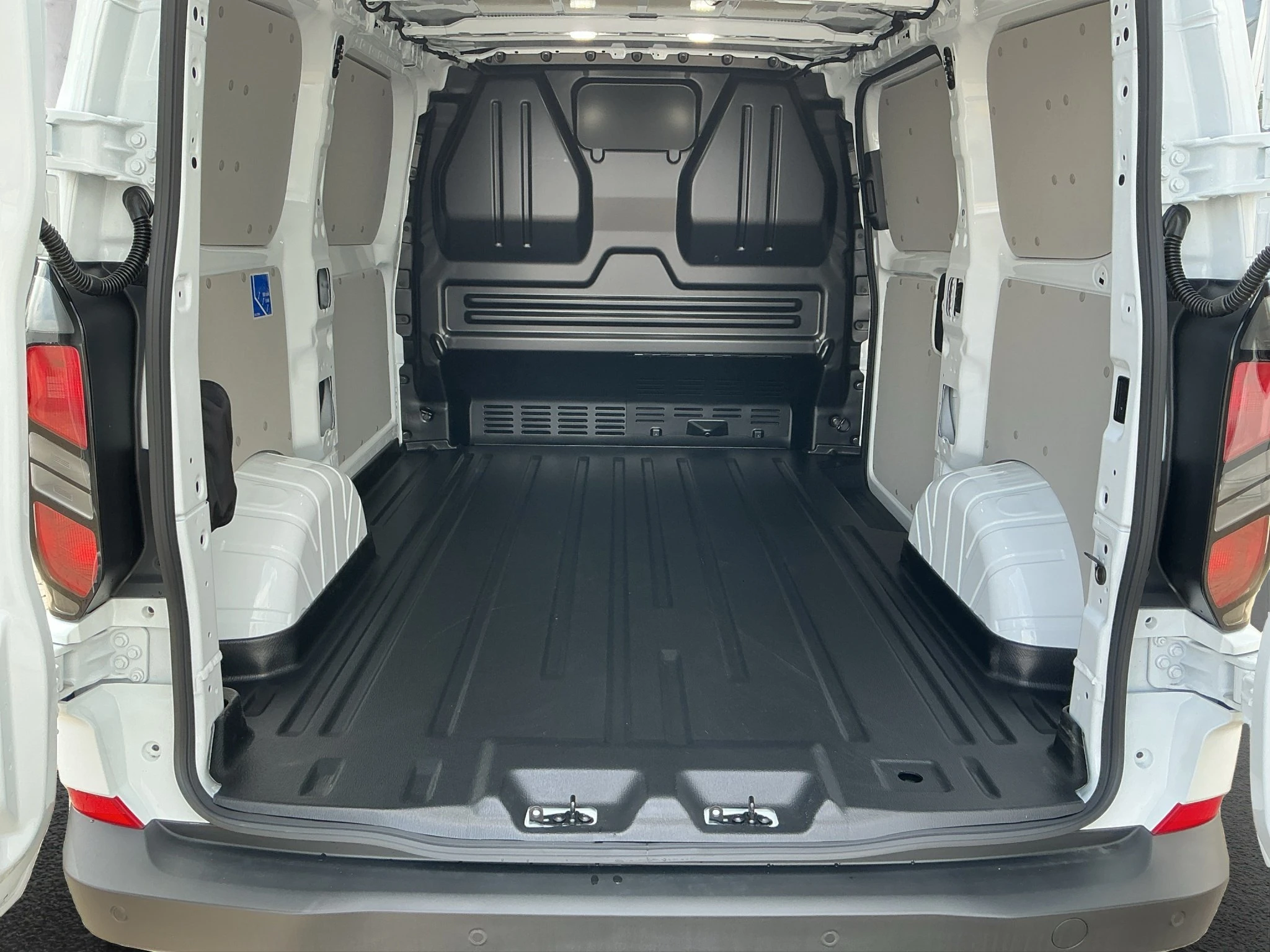 Ford-Transit Custom-image-16