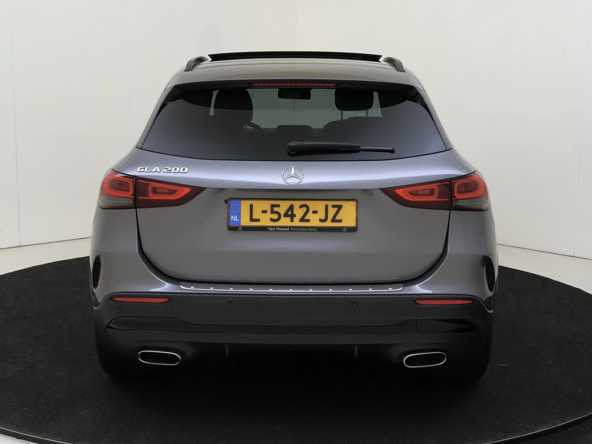 Mercedes-Benz-GLA-image-7
