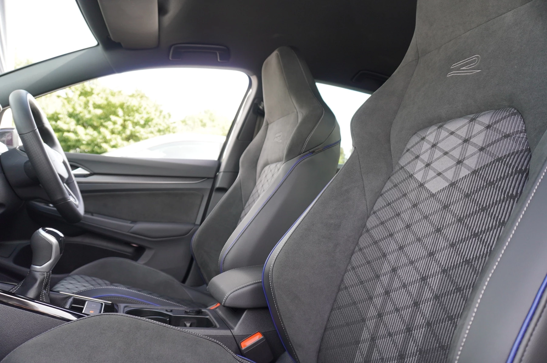 Volkswagen-Golf-image-9