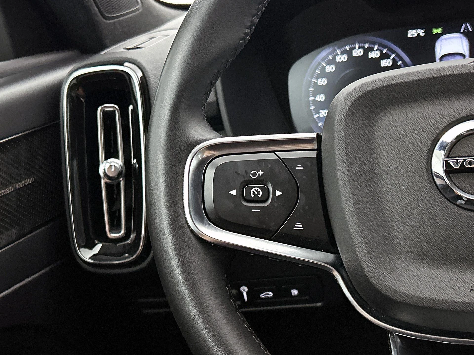 Volvo-XC40-image-7