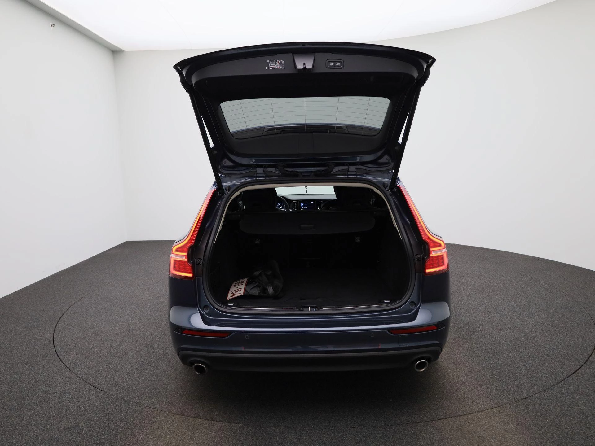 Volvo V60 B3 DCT Momentum Pro