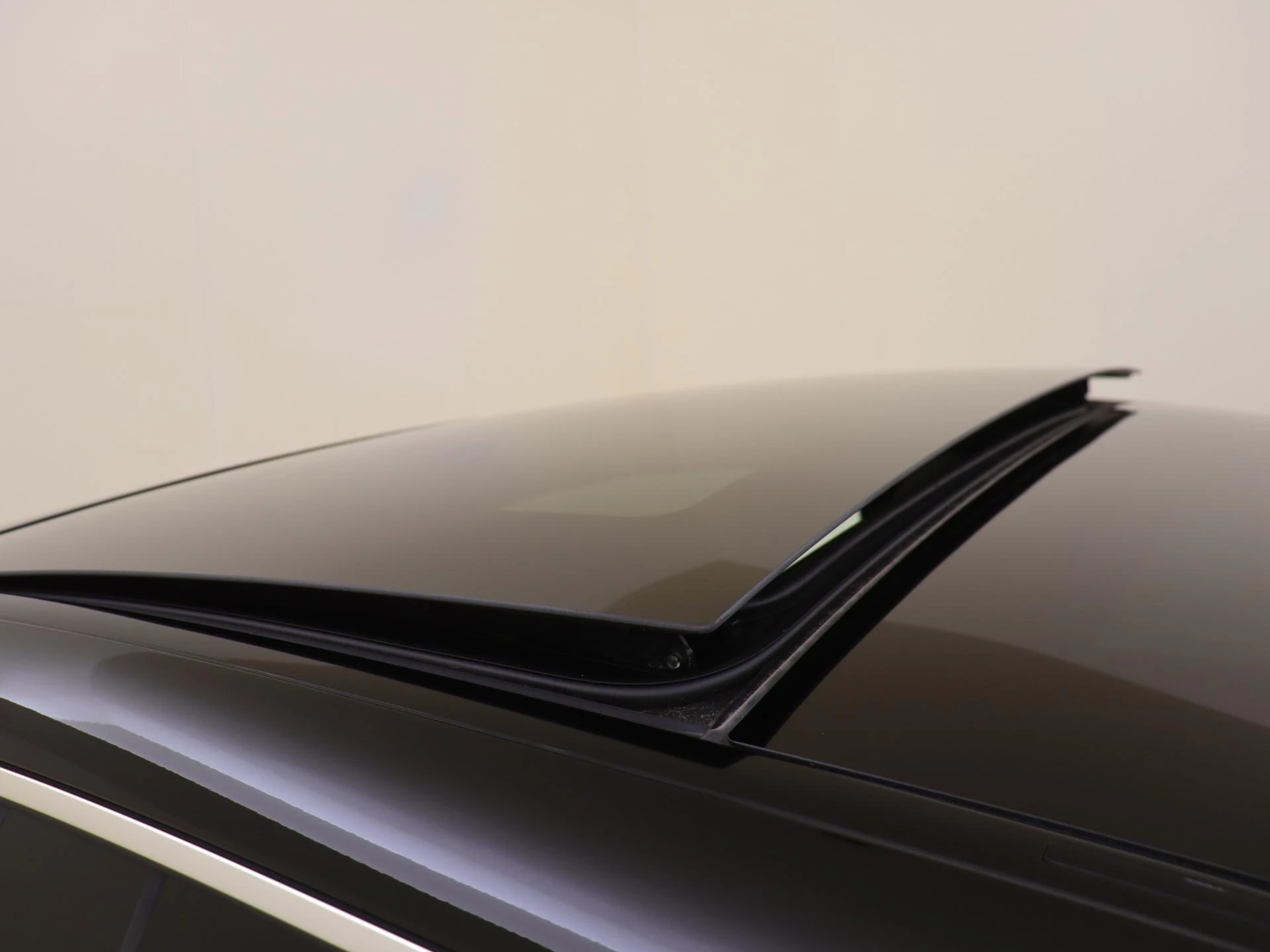 Mercedes-Benz-EQE-image-28