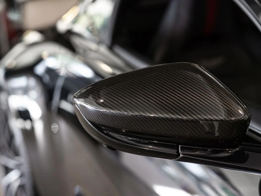 Aston Martin-V8 Vantage-image-19