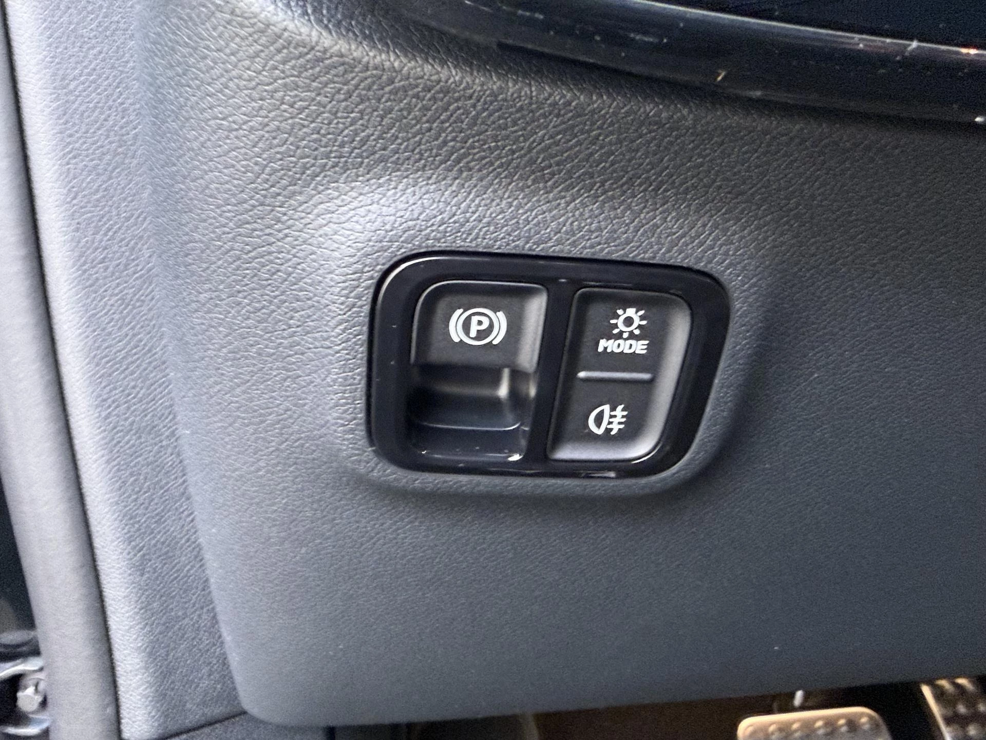 Mercedes-Benz-CLA-image-22