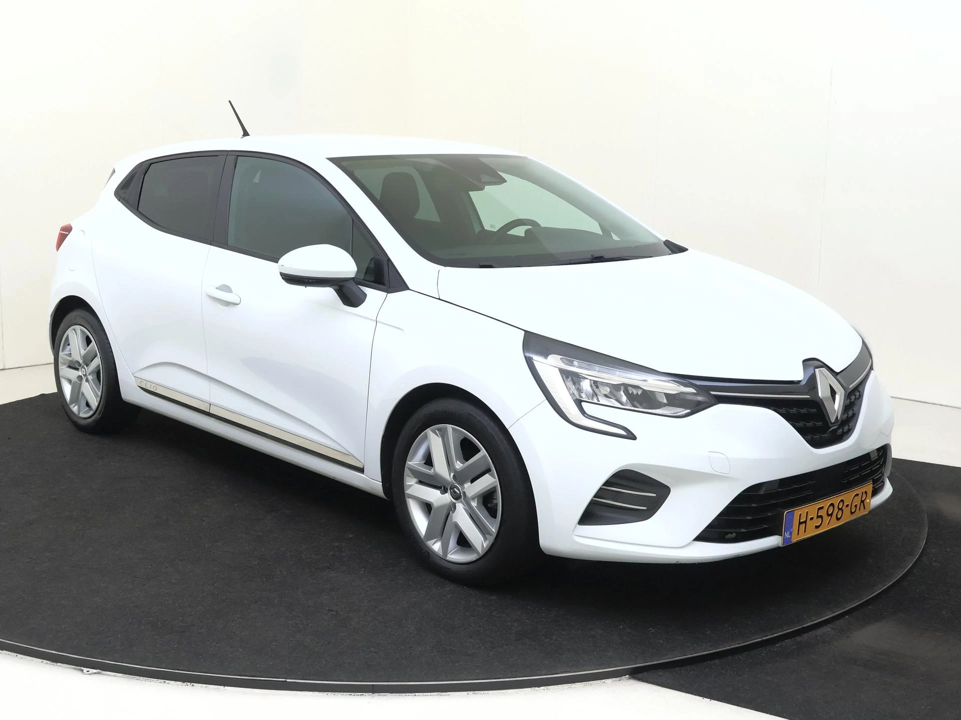 Renault-Clio-image-2