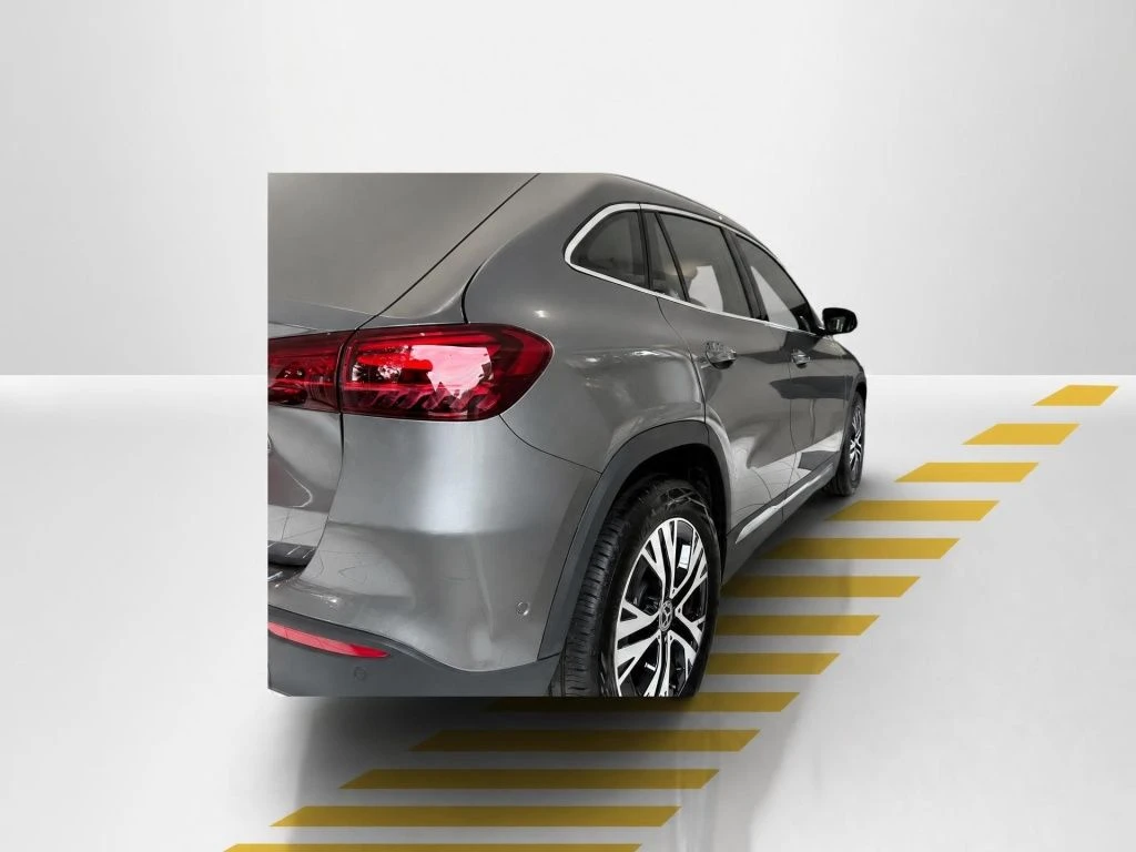 Mercedes-Benz-GLA 200-image-14