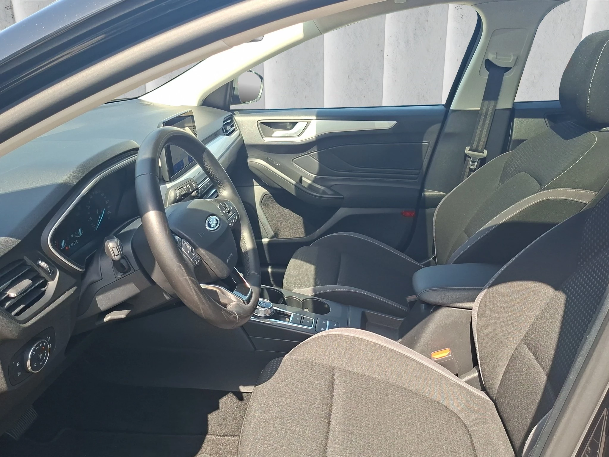 Ford Focus Cool & Connect 1.5 EB Aut. | LED | AHK | Pano | RFK | SHZ | Navi