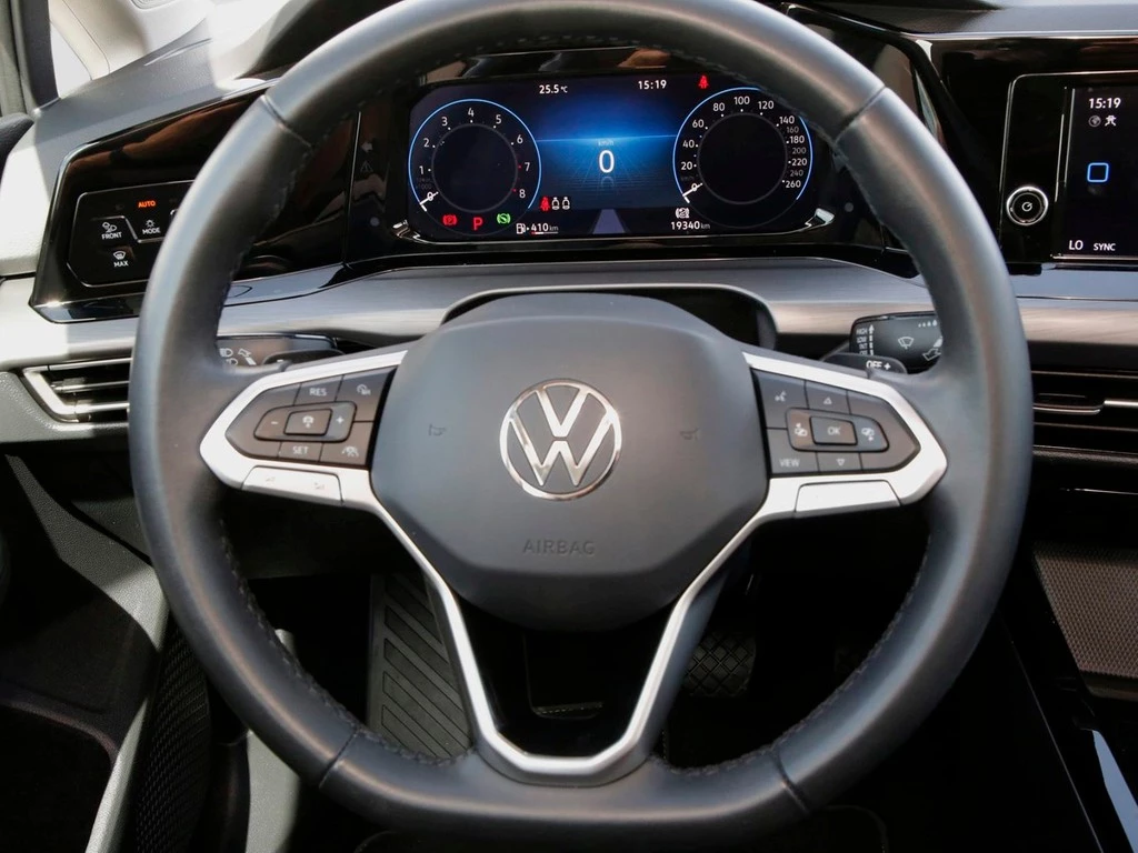 Volkswagen Golf VIII Lim 1.5 eTSI DSG Style 17" ACC LED