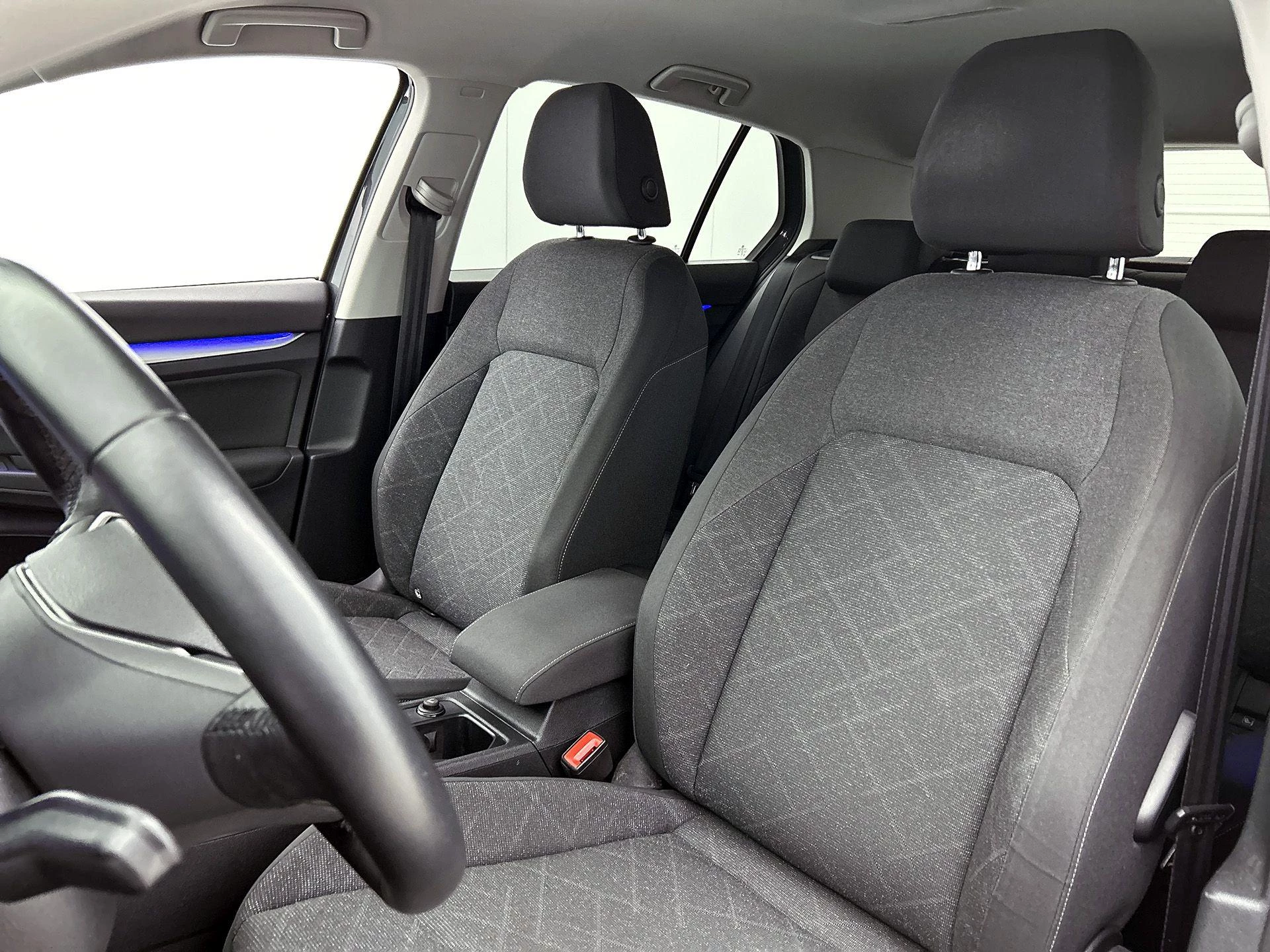 Volkswagen-Golf-image-9