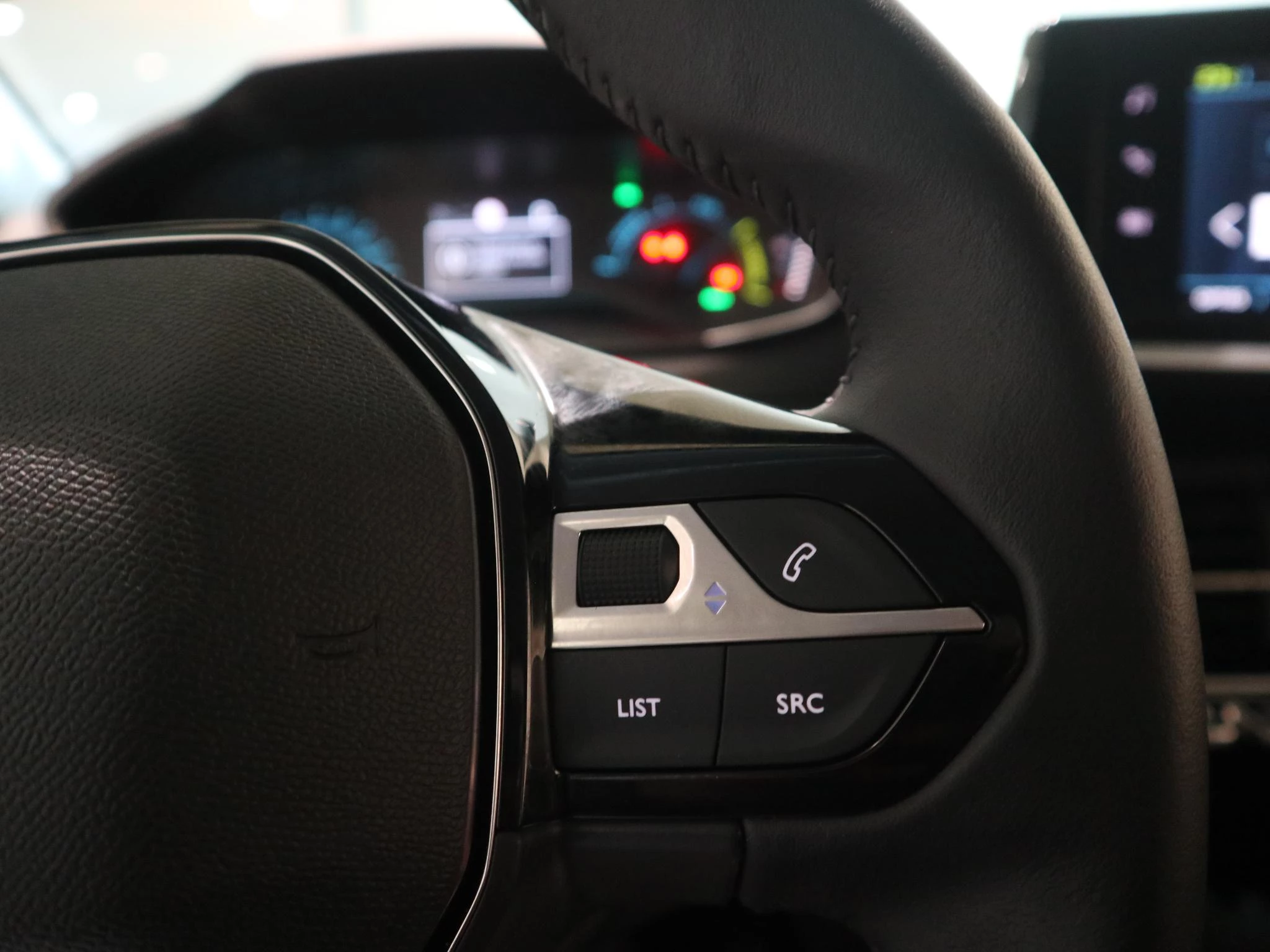 Peugeot-e-208-image-13