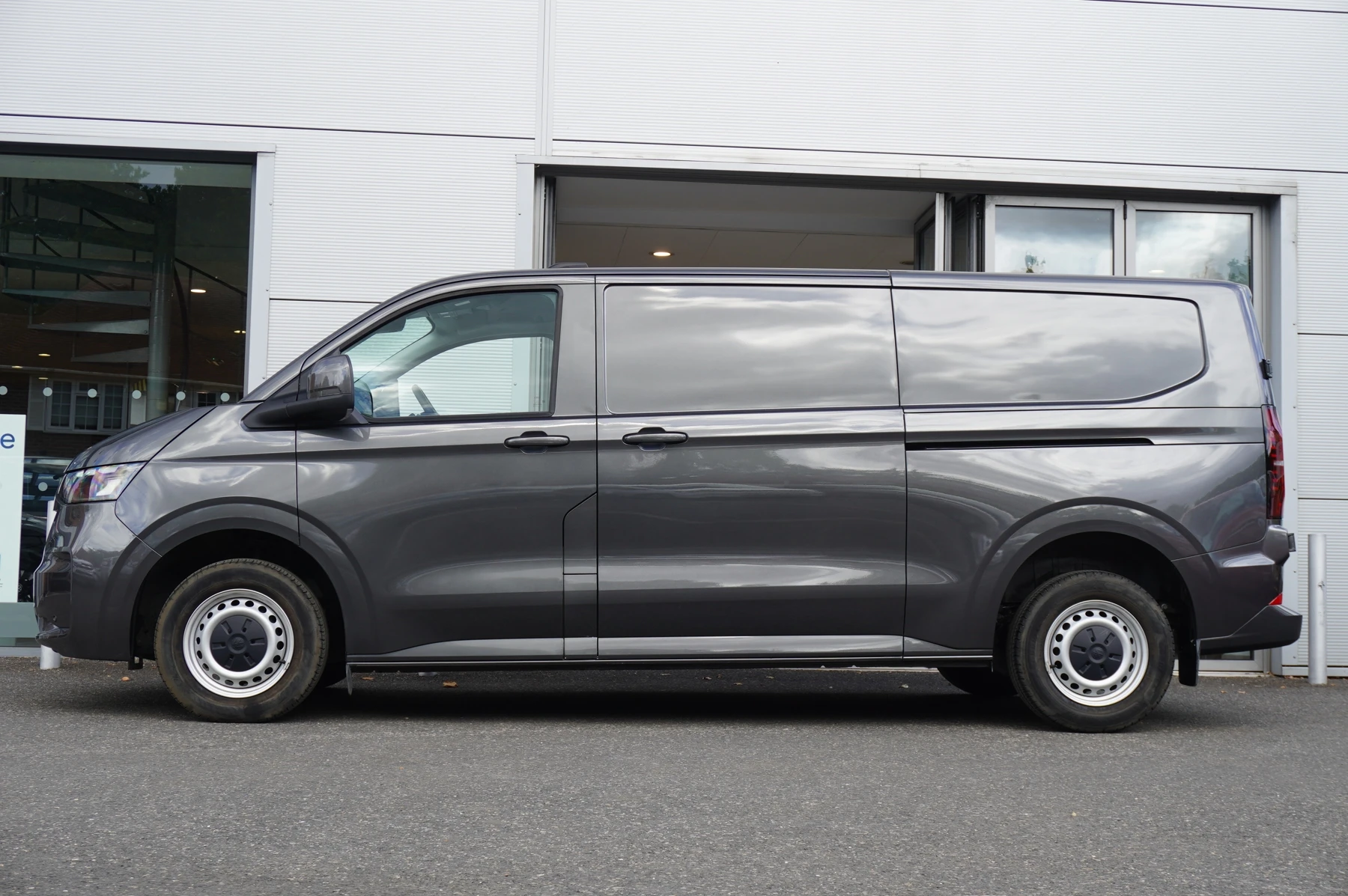 Volkswagen-Transporter-image-24