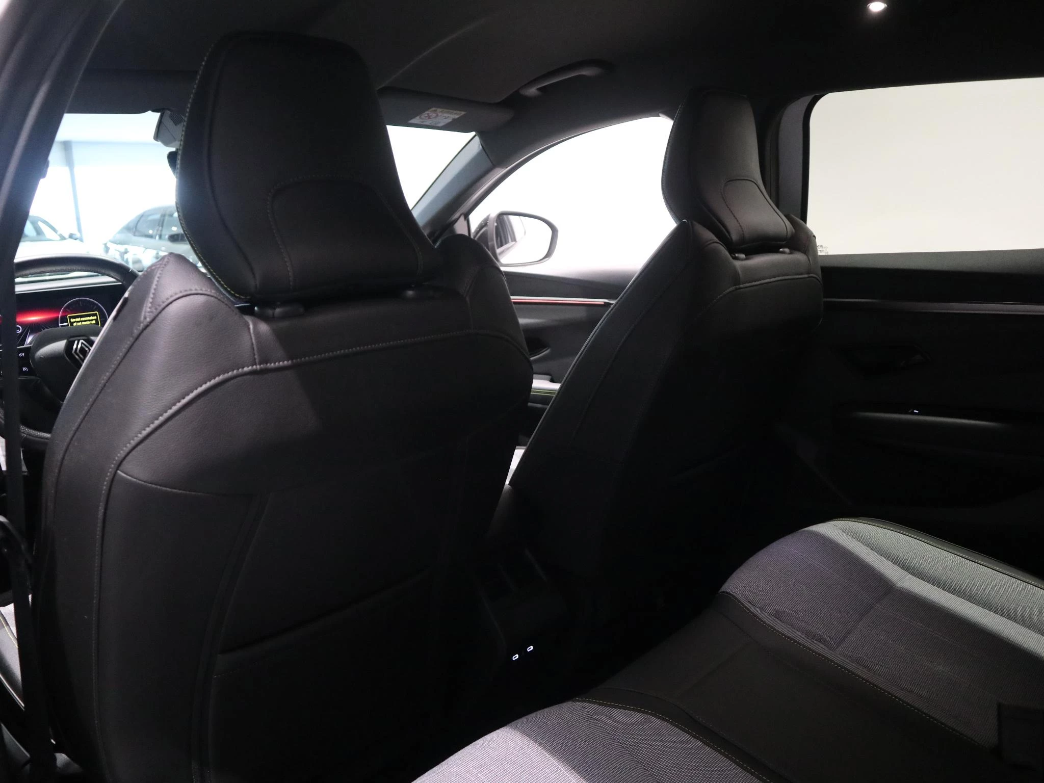 Renault-Megane E-Tech-image-9